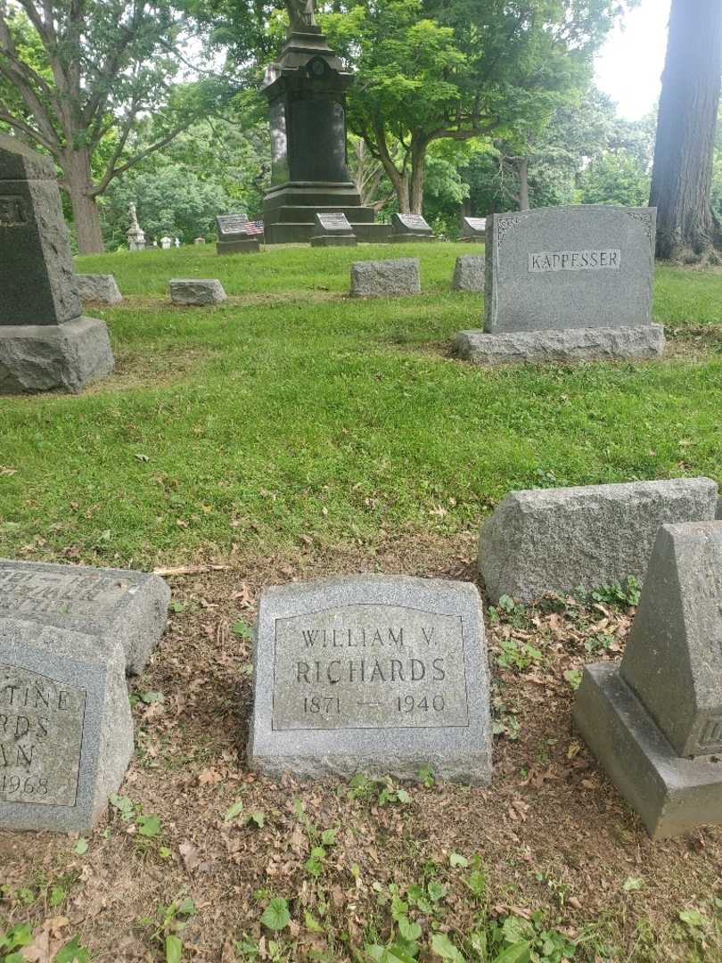 William V. Richards's grave. Photo 1