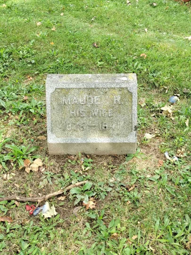 Maud R. Stell's grave. Photo 2