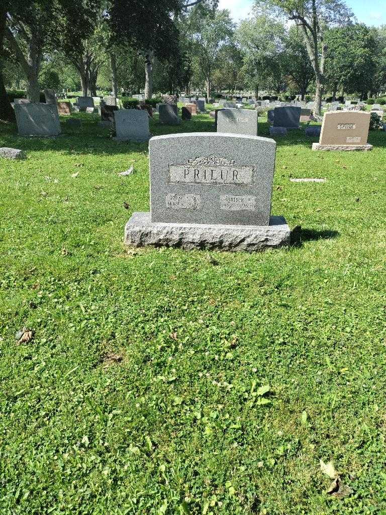 Arthur E. Prieur's grave. Photo 1