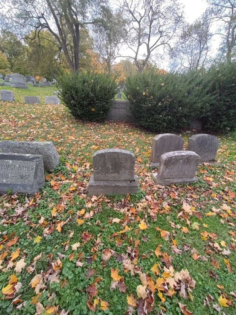 Lula J. Oberle's grave. Photo 1