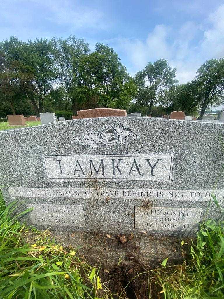Suzanne Lamkay's grave. Photo 3