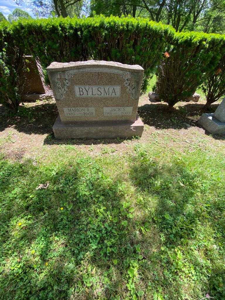 Marion R. Bylsma's grave. Photo 1