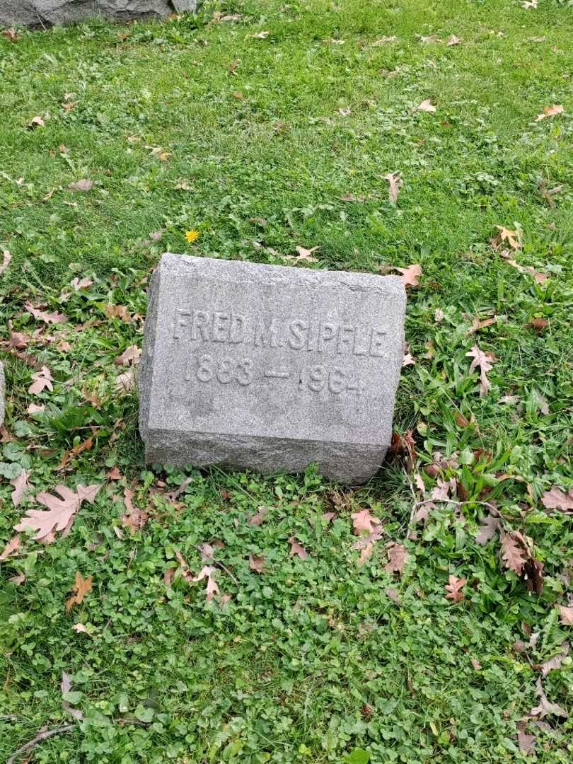 Fred M. Sipfle's grave. Photo 3