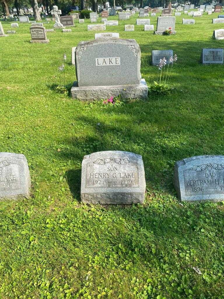 Henry G. Lake's grave. Photo 2