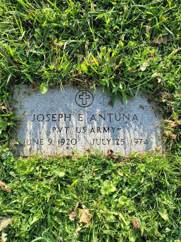 Joseph Antuna's grave. Photo 5