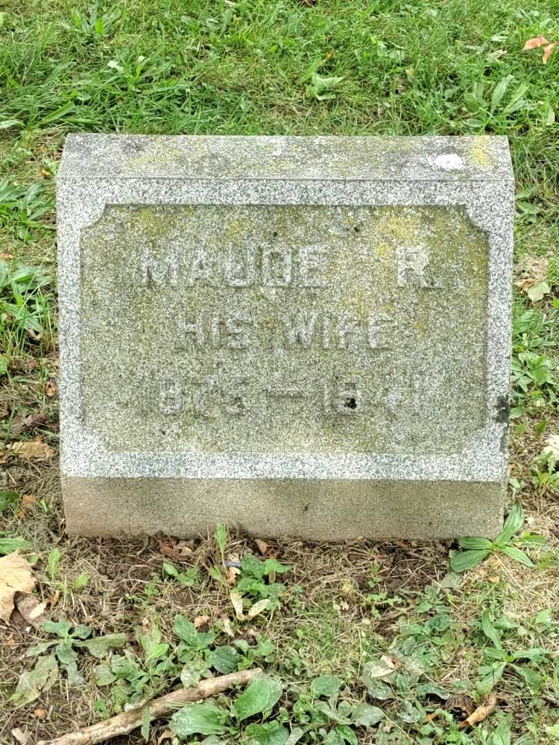 Maud R. Stell's grave. Photo 3