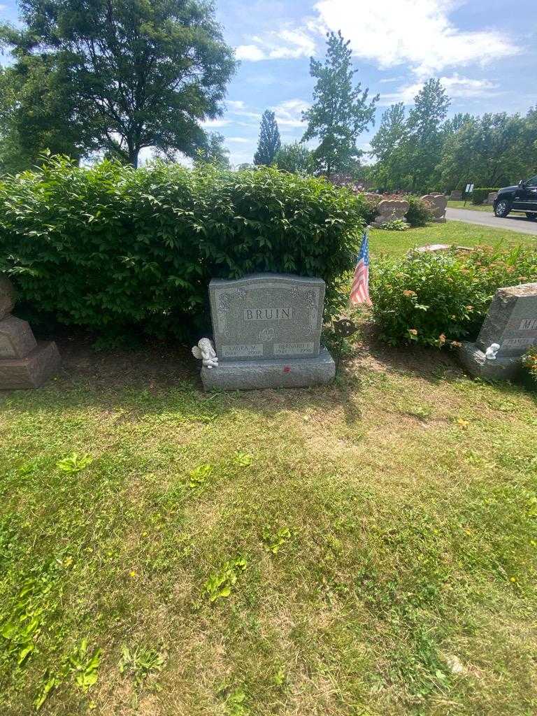 Bernard I. Bruin's grave. Photo 1