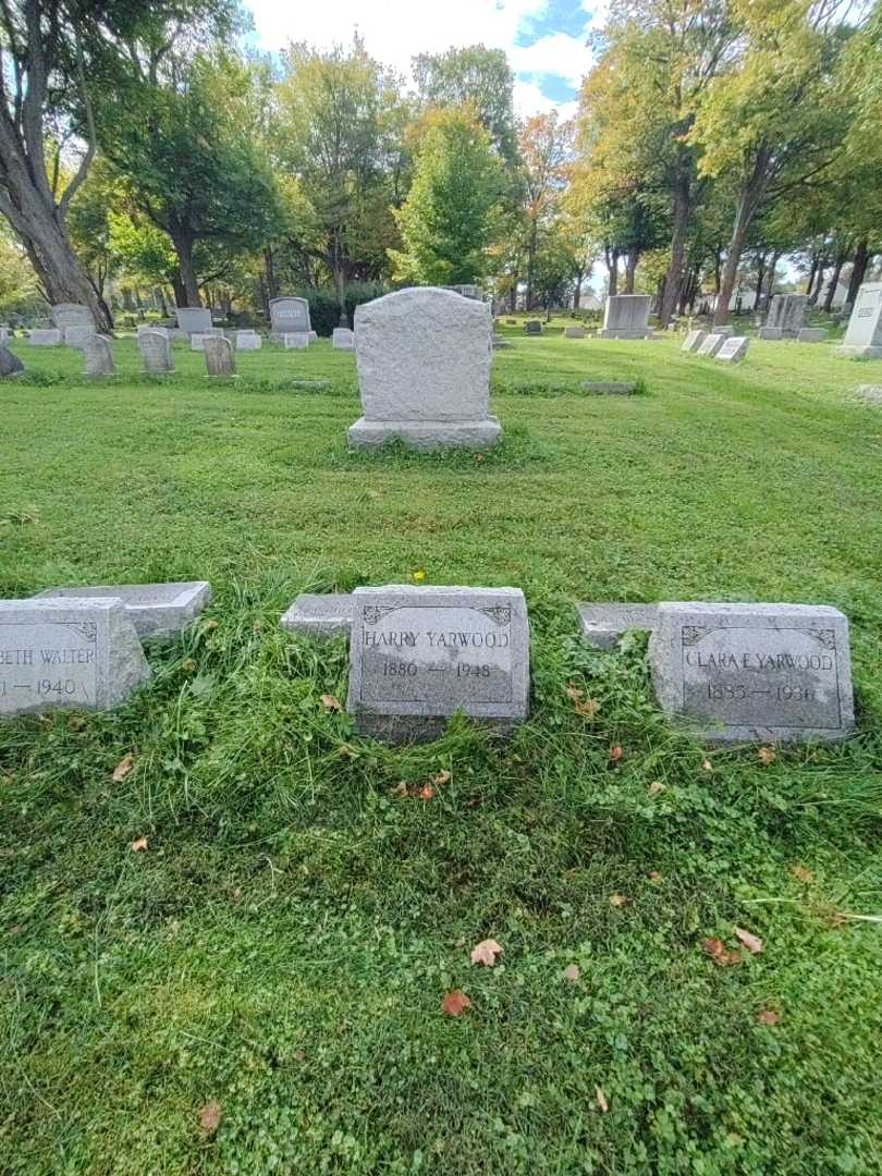 Harry Yarwood's grave. Photo 1
