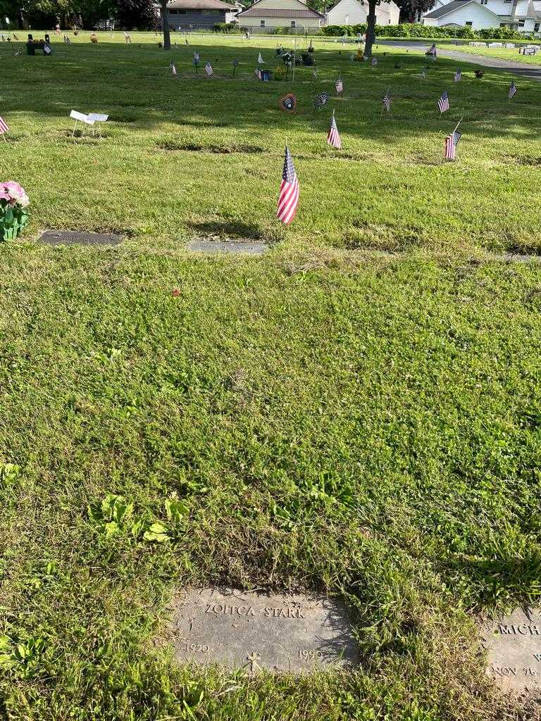 Zoitca Stark's grave. Photo 3