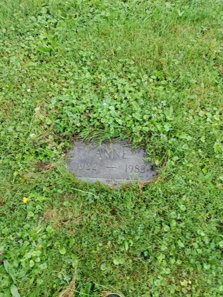 Anne Stagnitta's grave. Photo 2