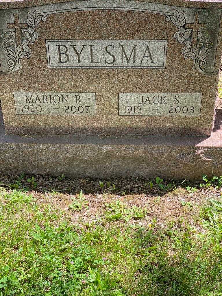 Marion R. Bylsma's grave. Photo 3