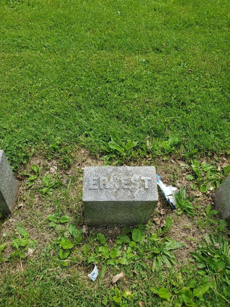 Ernest A. Couvrette's grave. Photo 5