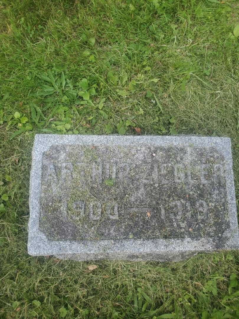Arthur G. Ziegler's grave. Photo 3