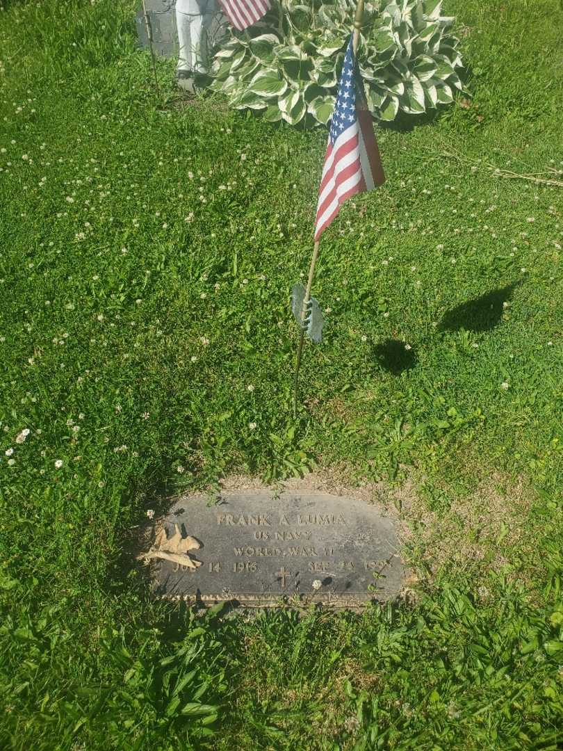 Frank A. Lumia's grave. Photo 3