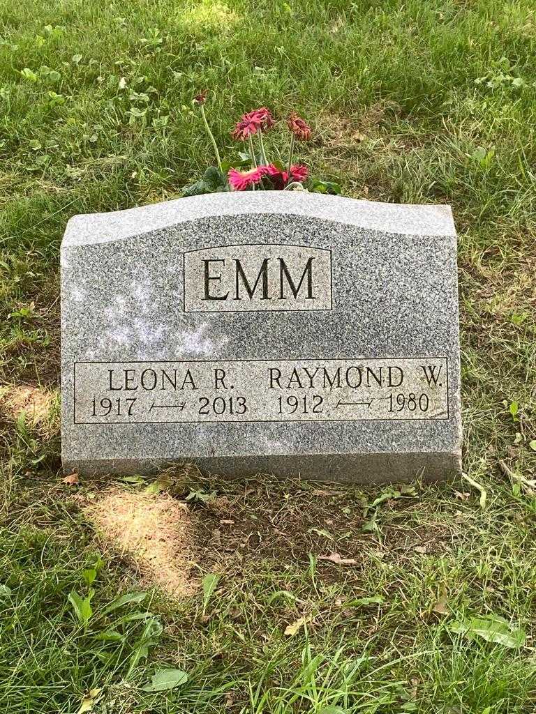 Raymond W. Emm's grave. Photo 3