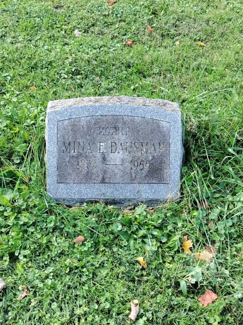 Mina E. Dausman's grave. Photo 2