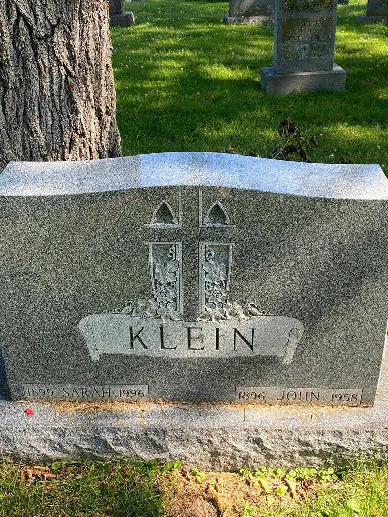 Sarah Klein's grave. Photo 3