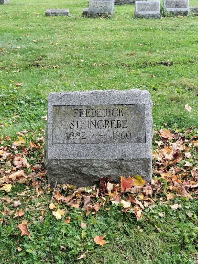 Frederick Steingrebe's grave. Photo 2