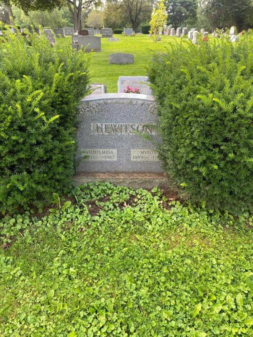 Myron D. Hewitson's grave. Photo 2