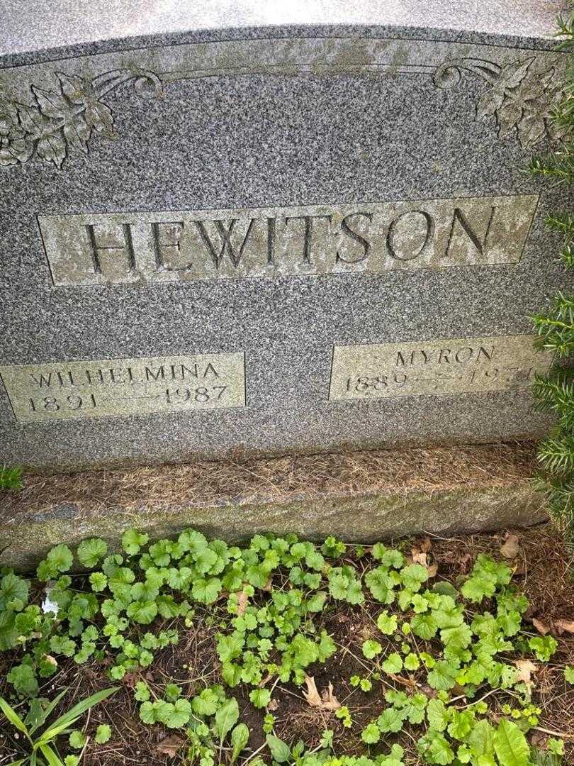 Myron D. Hewitson's grave. Photo 3