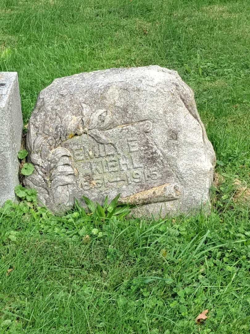 Emily E. Kiehl's grave. Photo 3