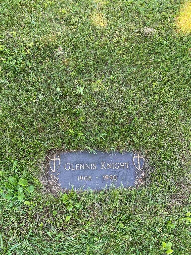 Glennis Knight's grave. Photo 3