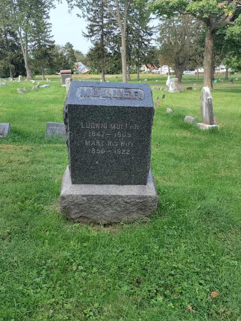 Mary Muller's grave. Photo 2