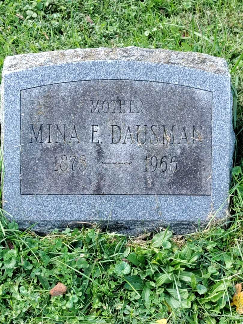 Mina E. Dausman's grave. Photo 3