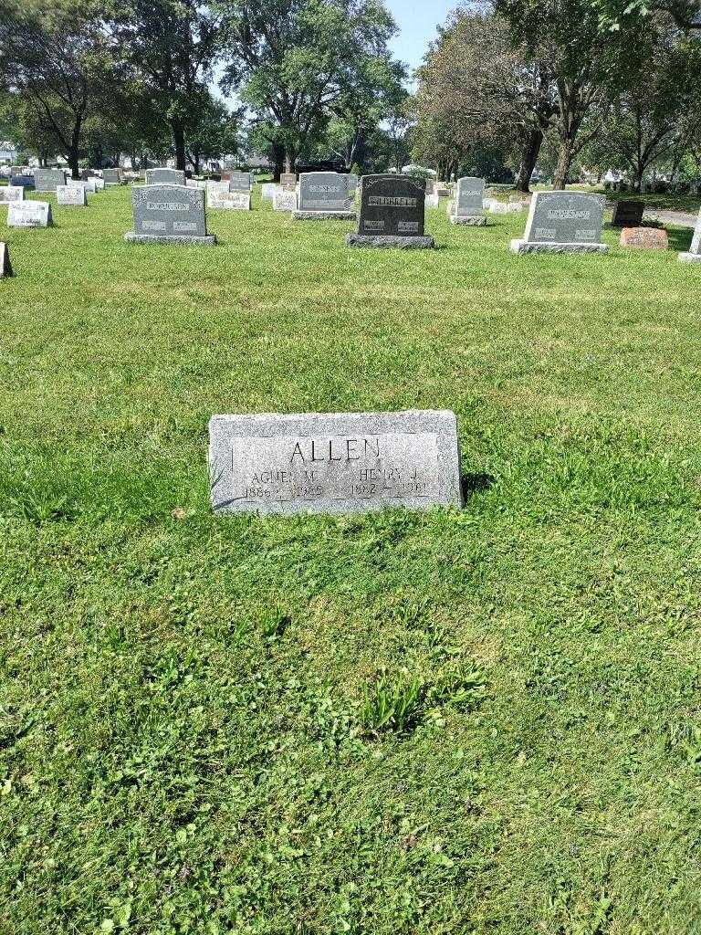 Agnes M. Allen's grave. Photo 1