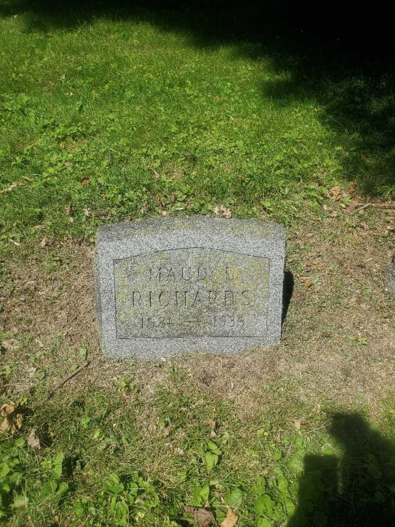 Maud L. Richards's grave. Photo 2