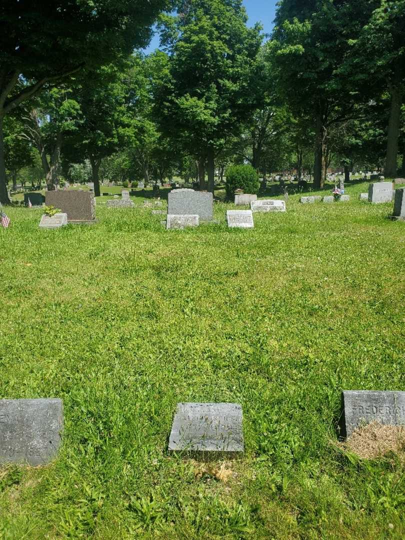 William T. Balzhauser's grave. Photo 1