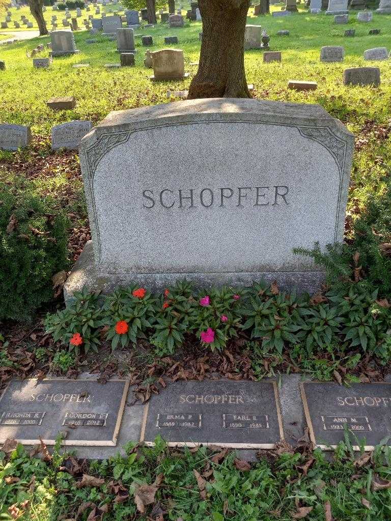 Erma P. Schopfer's grave. Photo 3