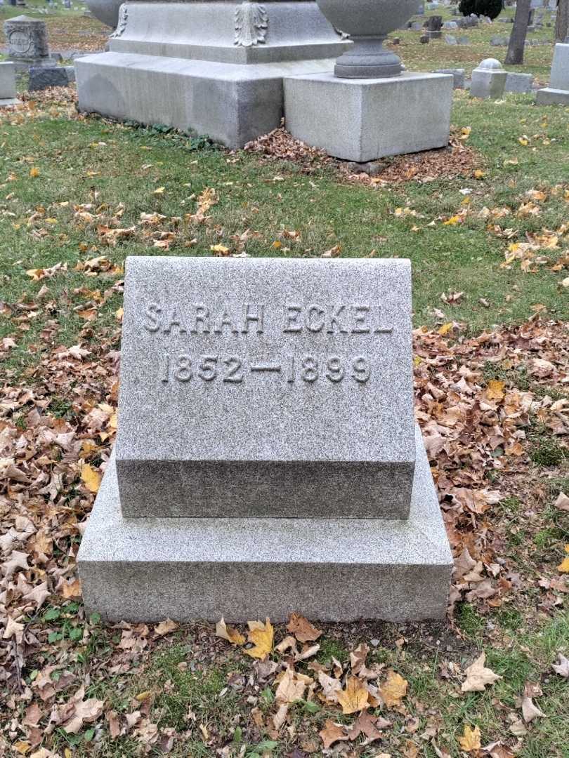 Sarah Eckel's grave. Photo 2