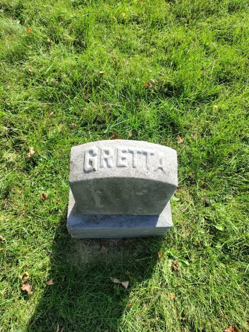 Gretta B. Hall's grave. Photo 3