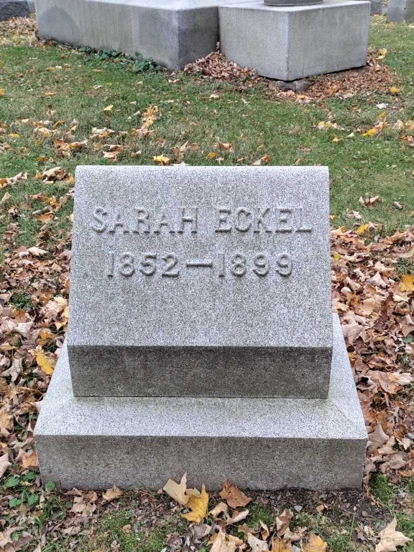 Sarah Eckel's grave. Photo 3