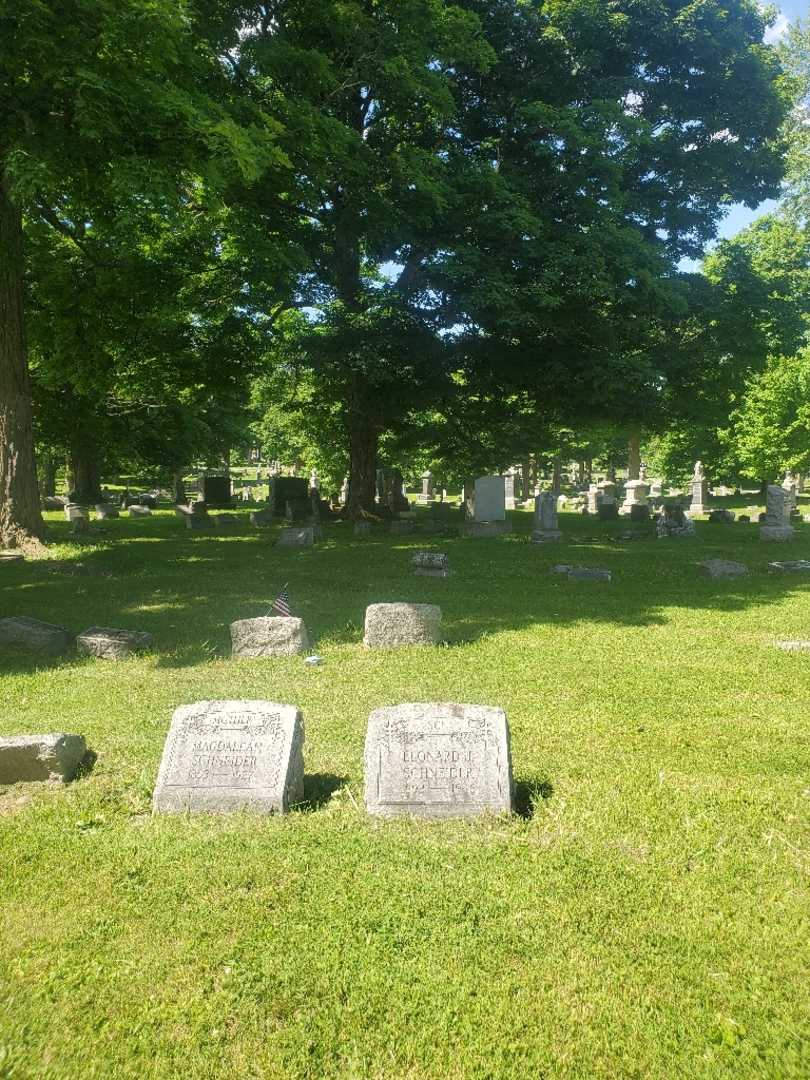 Leonard J. Schneider's grave. Photo 2