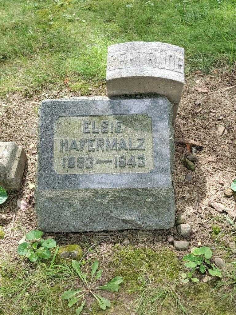 Elsie Hafermalz's grave. Photo 4