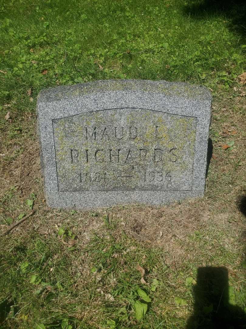 Maud L. Richards's grave. Photo 3