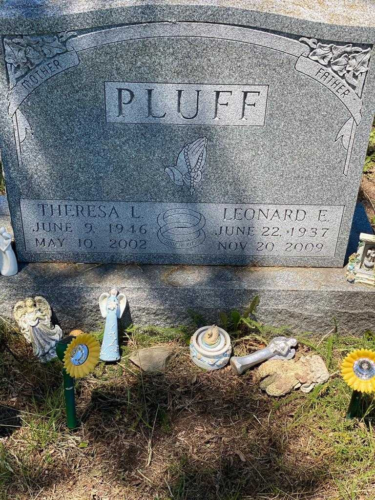 Leonard E. Pluff's grave. Photo 3