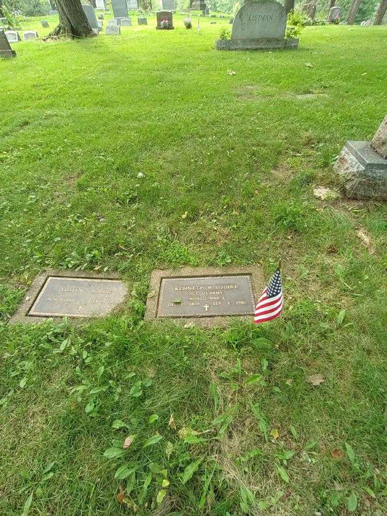 Kenneth W. Squire's grave. Photo 1