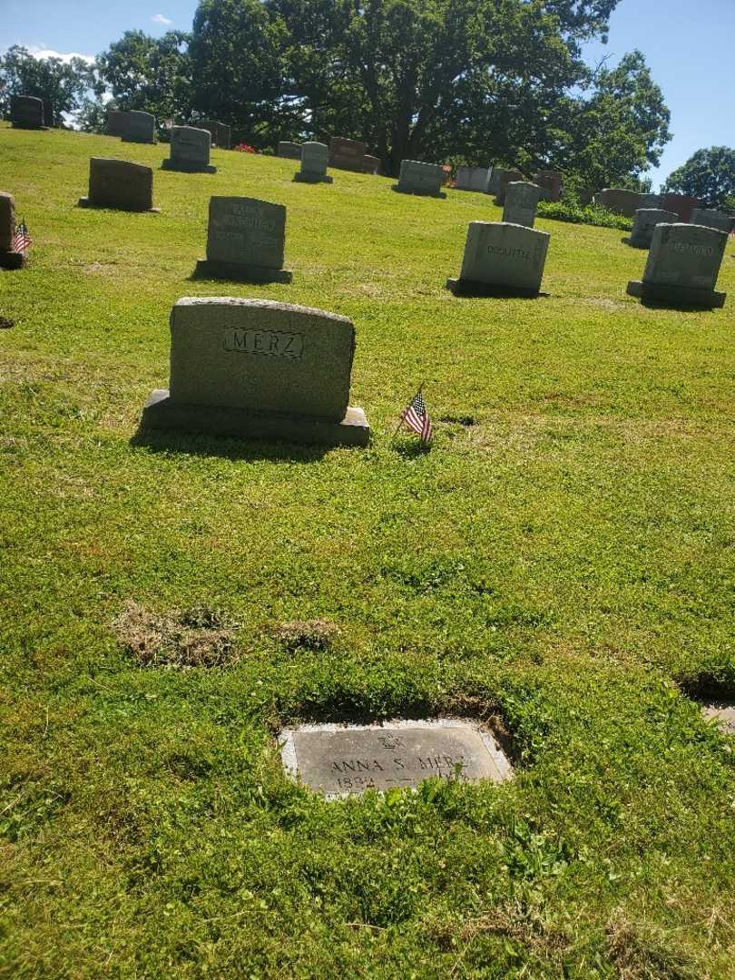 Anna S. "Anita" Merz's grave. Photo 2