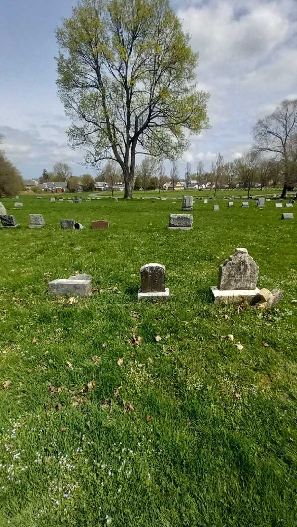 Lena Magor's grave. Photo 1