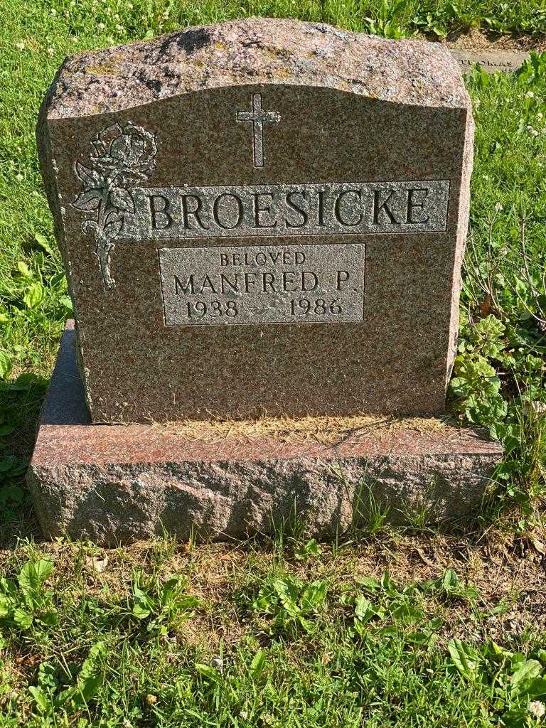 Manfred P. Broesicke's grave. Photo 3