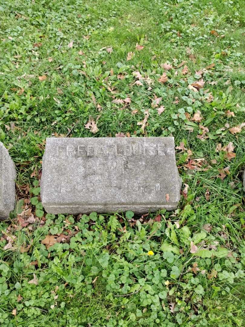 Freda Louise McLain Lewis's grave. Photo 2