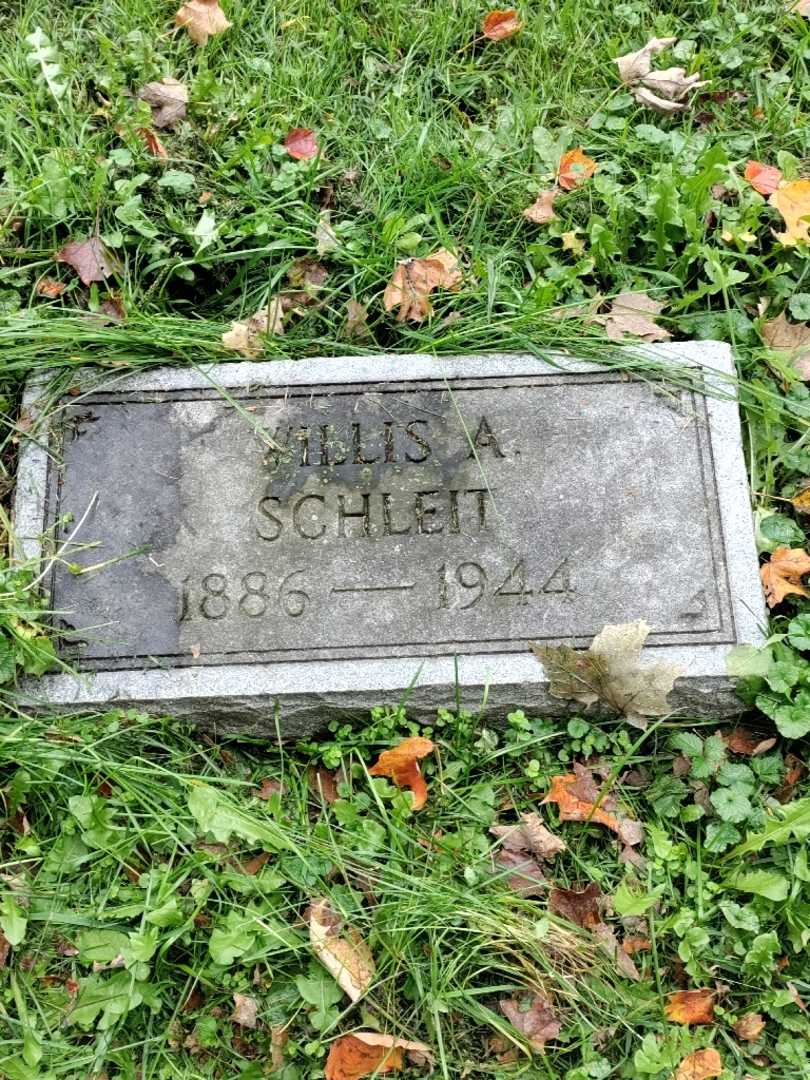 Willis A. Schleit's grave. Photo 3