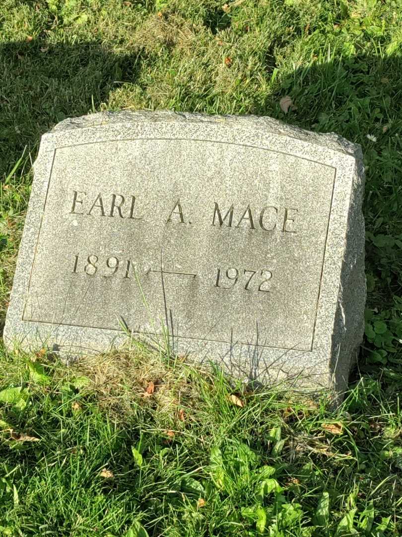 Earl A. Mace's grave. Photo 3