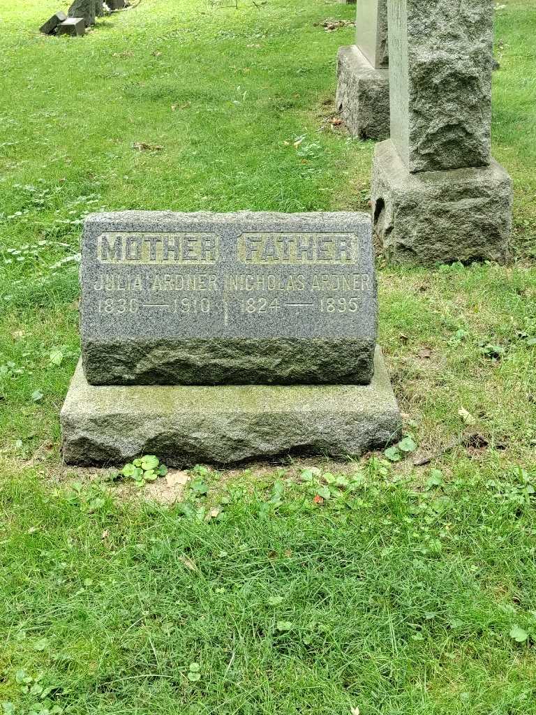 Julia Ardner's grave. Photo 2