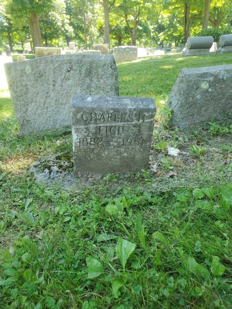 Charles H. Figie's grave. Photo 2