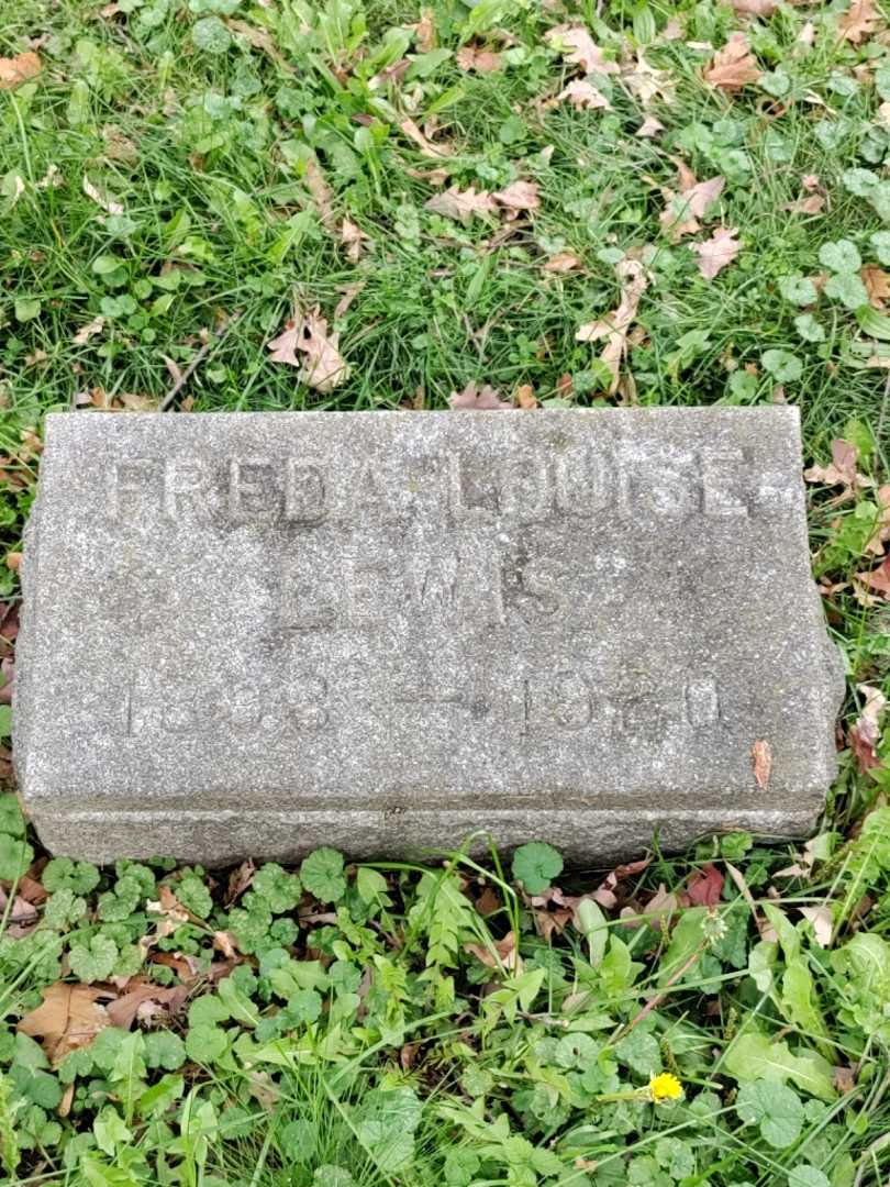 Freda Louise McLain Lewis's grave. Photo 3