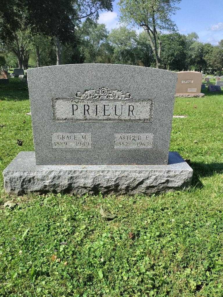 Arthur E. Prieur's grave. Photo 2